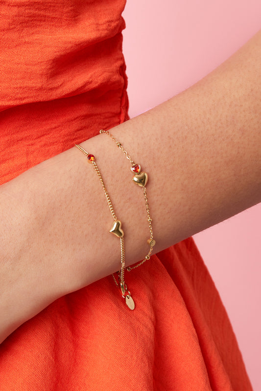 Armband met hartjes, gekleurde steentjes en stipjes