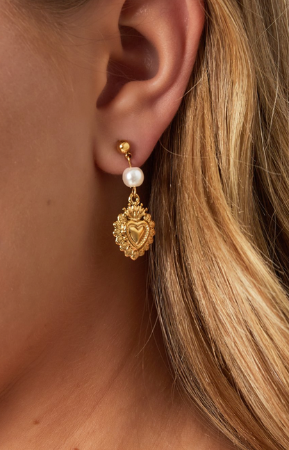 Amora Pearl Heart Oorbellen – Goud